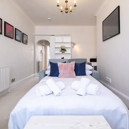 Host & Stay - Guildford Apartment برايتون المظهر الخارجي الصورة