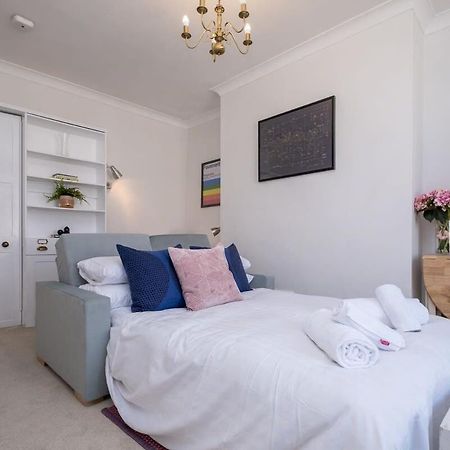 Host & Stay - Guildford Apartment برايتون المظهر الخارجي الصورة